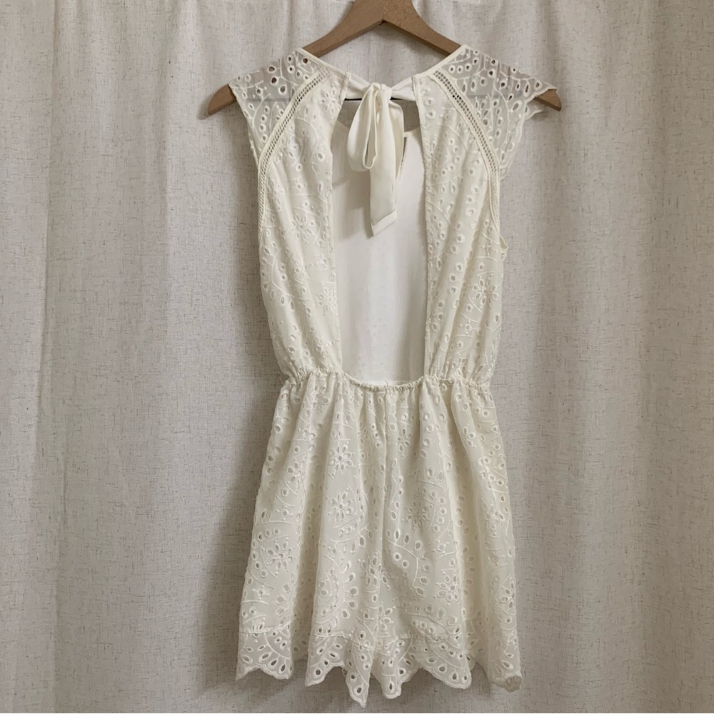 Express Cream Eyelet V Neck Flutter Sleeve Tie Back jumper Romper 2 - Picture 2 of 7